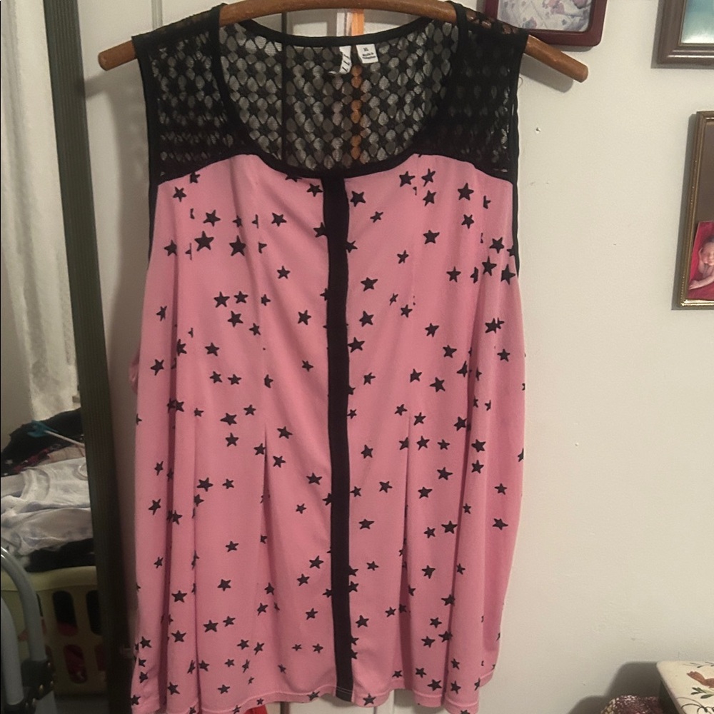 Elle Black Star Pattern Lace Top